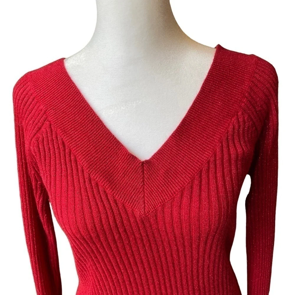 New York & Co woman's M red metallic sheen long sleeve Vneck knit ribbed sweater